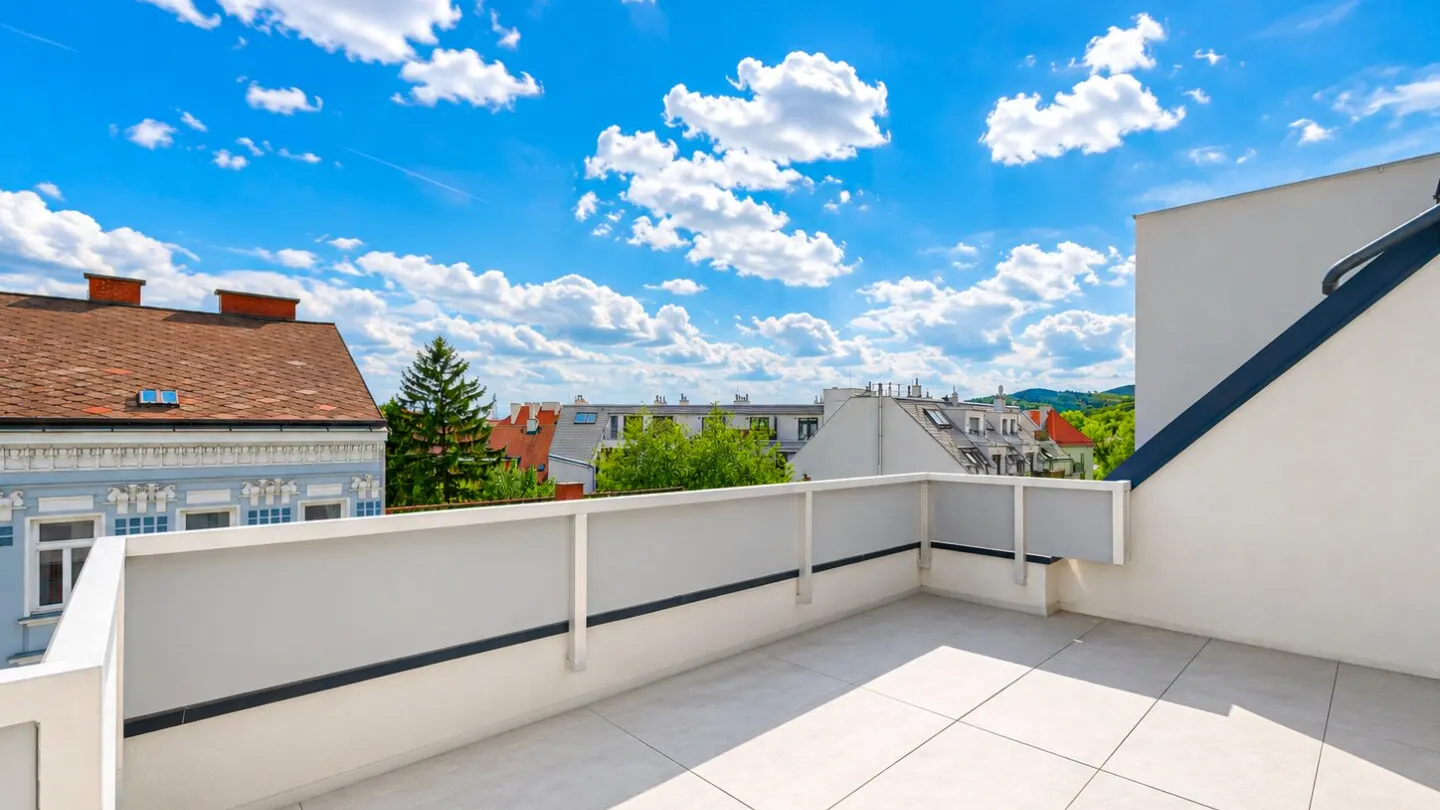Dachgeschoss mit Südwest-Terrasse — Neubau 2022, Lift, Klimaanlage und Garagenplatz inklusive