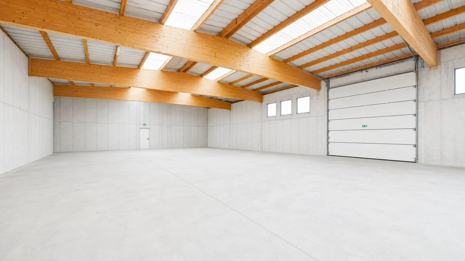 Attraktiver Gewerbestandort mit Hallen, Büro und großzügigen Freiflächen zur Miete – Kaufoption möglich!
