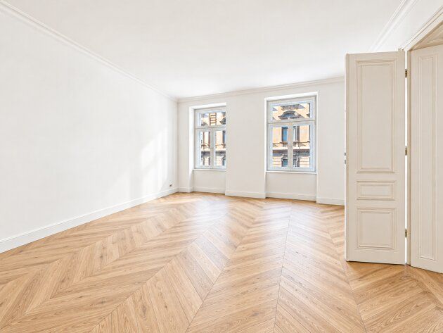 L24 - SOPHISTICATED LIVING