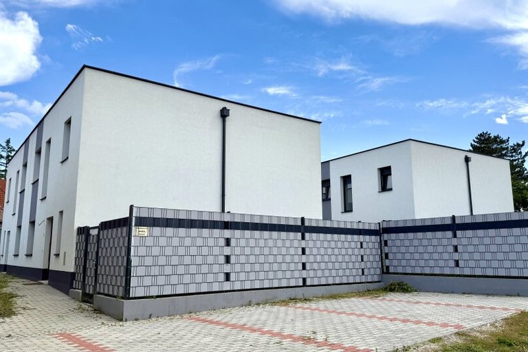 ++ PROVISIONSFREI ++ Nur kurze Zeit!  Modernes Wohnen im Weinviertel – Drei belagsfertige Doppelhaushälften in Neubau